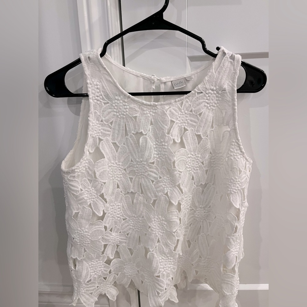 Ladies Size Small Twik Lace Tank Too - Beautiful Design - Great Condition